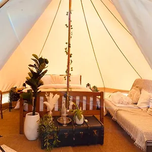 fen-meadows-glamping-luxury-cabins-and-bell-tents.cambridgehotelsuk.com/
