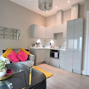 Flash Sale Centre Seafront 1 Bedroom Flat Bn1gre09 Apartment