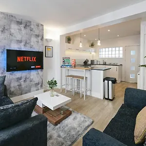 The Monopoly Breeze House - Your Dream Getaway With Wet In The Heart Of Holiday home